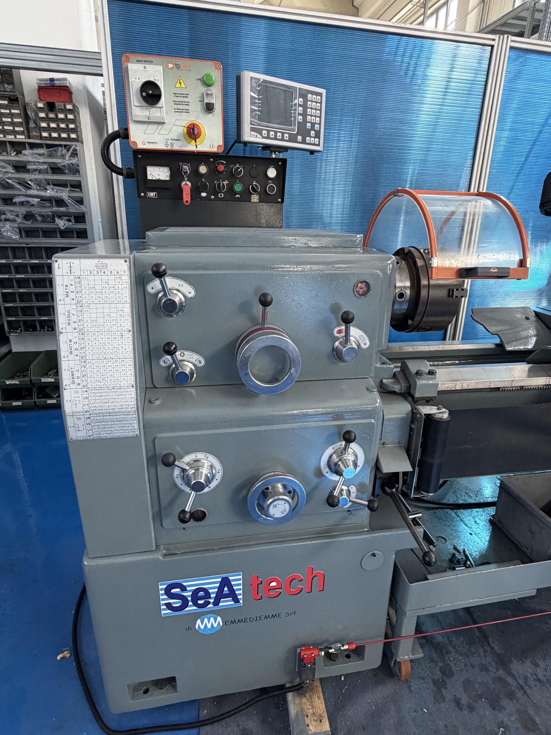 Tornio parallelo CMT Ursus usato, revisionato, passaggio barra 62 mm — leve e volantini della testa motrice